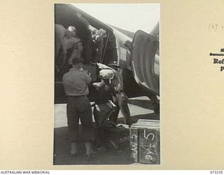 DUMPU, NEW GUINEA. 1944-05-19. PERSONNEL FROM HEADQUARTERS 11TH DIVISION, ASSISTED BY NATIVE LABOUR, LOADING AN AIRCRAFT AT THE AIRFIELD FOR THE JOURNEY TO WAU. THE 11TH DIVISION, WHICH TOOK OVER ..