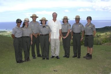 [Assignment: 48-DPA-SOI_K_Guam_6-6-7-07] Pacific Islands Tour: Visit of Secretary Dirk Kempthorne [and aides] to Guam, U.S. Territory [48-DPA-SOI_K_Guam_6-6-7-07__DI11485.JPG]