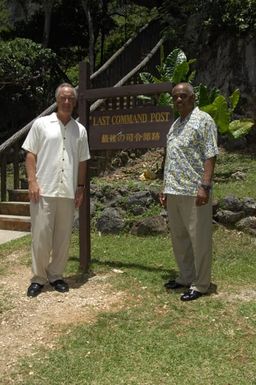 [Assignment: 48-DPA-SOI_K_Saipan_6-5-07] Pacific Islands Tour: Visit of Secretary Dirk Kempthorne [and aides] to Saipan Island, of the Commonwealth of the Northern Mariana Islands [48-DPA-SOI_K_Saipan_6-5-07__DI10696.JPG]