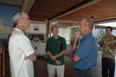 [Assignment: 48-DPA-09-30-08_SOI_K_NPS_Arizona] Visit of Secretary Dirk Kempthorne and aides to the U.S.S. Arizona Memorial, Pearl Harbor, Honolulu, Hawaii, [for tours, discussions with local officials] [48-DPA-09-30-08_SOI_K_NPS_Arizona_DOI_0939.JPG]