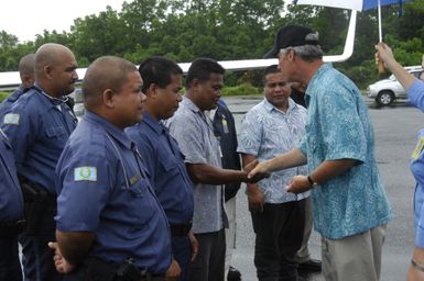 [Assignment: 48-DPA-SOI_K_Pohnpei_6-10-11-07] Pacific Islands Tour: Visit of Secretary Dirk Kempthorne [and aides] to Pohnpei Island, of the Federated States of Micronesia [48-DPA-SOI_K_Pohnpei_6-10-11-07__DI14224.JPG]