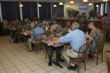 [Assignment: 48-DPA-SOI_K_Guam_6-6-7-07] Pacific Islands Tour: Visit of Secretary Dirk Kempthorne [and aides] to Guam, U.S. Territory [48-DPA-SOI_K_Guam_6-6-7-07__DI12016.JPG]