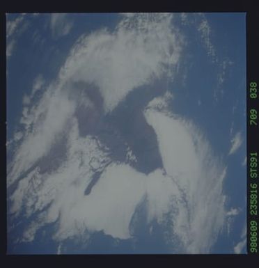 STS091-709-038 - STS-091 - Earth observations taken from orbiter Discovery during STS-91 mission