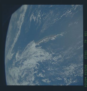 STS061-79-021 - STS-061 - Earth observations taken during STS-61 mission