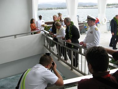 [Assignment: 48-DPA-12-6-06_K_CPix_Kemp_HI] Visit of Secretary Dirk Kempthorne [and aides] to Pearl Harbor, Honolulu, Hawaii [for commemorative events on the 65th anniversary of the Japanese attack] [48-DPA-12-6-06_K_CPix_Kemp_HI_IMG_0213.JPG]