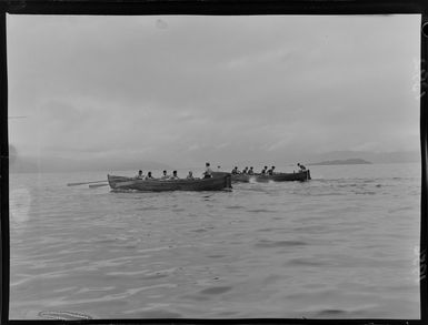Pitcairn Islanders in a boat race (caption)