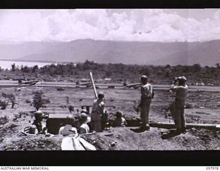 LAE, NEW GUINEA. 1943-10-11. A BOFORS GUN OF "D" BATTERY, 102ND COAST ARTILLERY BATTALION, ANTI- AIRCRAFT (AW), UNITED STATES ARMY ON OBSERVATION HILL