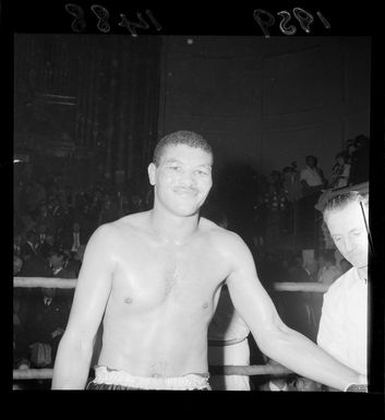 Boxers, Vaughn versus Tuna Scanlan, Wellington Town Hall