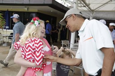 Barack Obama greets military personnel before playing golf in Kaneohe Bay, Hawaii, December 24, 2014