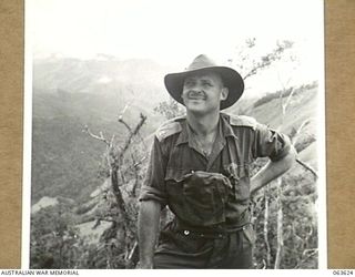 SHAGGY RIDGE, NEW GUINEA. 1944-01-20. QX6030 MAJOR F. E. C. LOXTON, COMMANDING A COMPANY, 2/9TH INFANTRY BATTALION