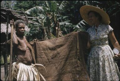 Beaten bark cloth (with village resident and Margaret Spencer) : Bwalalea village, D'Entrecasteaux Islands, Papua New Guinea, 1956-1958 / Terence and Margaret Spencer