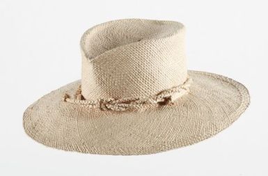 Pulou Laufa (hat made from pandanus)