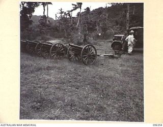 KAIRIRU ISLAND, NEW GUINEA, 1945-09-08. JAPANESE 75 MM MOUNTAIN GUNS AWAITING REMOVAL TO HQ 6 DIVISION AT CAPE WOM. STAFF OFFICERS OF HQ 6 DIVISION ARE VISITING THE ISLAND TO MAKE ARRANGEMENTS WITH ..