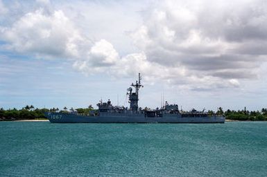 A port beam view of the frigate USS FRANCIS HAMMOND (FF-1067) departing Pearl Harbor through the channel.