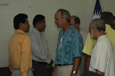 [Assignment: 48-DPA-SOI_K_Majuro_6-11-12-07] Pacific Islands Tour: Visit of Secretary Dirk Kempthorne [and aides] to Majuro Atoll, of the Republic of Marshall Islands [48-DPA-SOI_K_Majuro_6-11-12-07__DI14811.JPG]