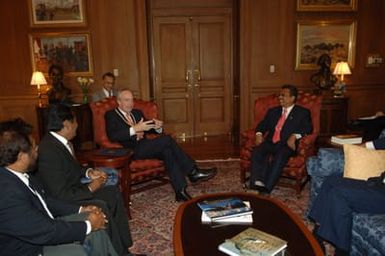 [Assignment: 48-DPA-02-25-08_SOI_K_Pres_Palau] Secretary Dirk Kempthorne [meeting at Main Interior] with government delegation from the Republic of Palau, [led by Palau President Tommy Remengesau. Secretary Kempthorne and President Remengesau discussed, among other subjects, the possibility of creating a National Heritage Area on the Palau island of Peleliu, along with the upcoming Review of the Palau-U.S. Compact of Free Association.] [48-DPA-02-25-08_SOI_K_Pres_Palau_IOD_1100.JPG]