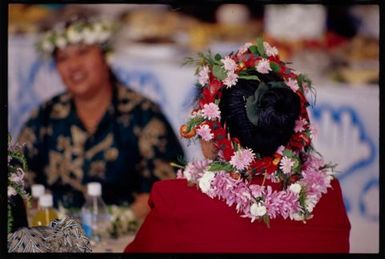 Women wearing 'ei at Kayne Lucas Upokokeu's hair-cutting ceremony