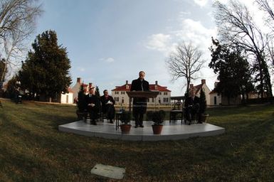 [Assignment: 48-DPA-01-12-09_SOI_K_Mt_Vernon] Visit of Secretary Dirk Kempthorne to Mount Vernon Estate and Gardens, Mount Vernon, Virginia, [for touring and announcement of the U.S. nomination of the George Washington home, along with the Papahanaumokuakea Marine National Monument in Hawaii, for inclusion on the United Nations Educational, Scientific, and Cultural Organization's (UNESCO's) World Heritage List. Joining Secretary Kempthorne for the announcement was James Rees, Executive Director of the Mount Vernon Estate and Gardens.] [48-DPA-01-12-09_SOI_K_Mt_Vernon_IOD_9424.JPG]