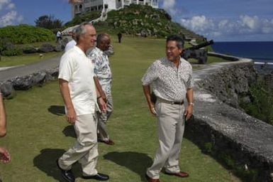 [Assignment: 48-DPA-SOI_K_Guam_6-6-7-07] Pacific Islands Tour: Visit of Secretary Dirk Kempthorne [and aides] to Guam, U.S. Territory [48-DPA-SOI_K_Guam_6-6-7-07__DI11077.JPG]