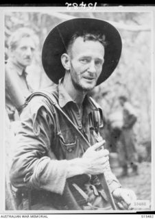 NEW GUINEA. 1943-08-10. MOUNT TAMBU FIGHTING. PTE. WALTER WHITE, OF WILLIAMSTOWN, VICTORIA, WHO was CUT OFF BY THE JAPANESE FOR SEVEN DAYS, MADE HIS WAY BACK TO THE AUSTRALIAN LINES. WHITE LIVED ON ..