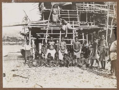 Women and children, Port Moresby, 1914
