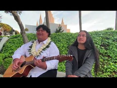 Iam Tongi & Eta Lauti sing 'Amazing Grace'