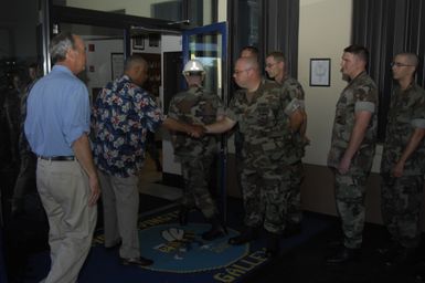 [Assignment: 48-DPA-SOI_K_Guam_6-6-7-07] Pacific Islands Tour: Visit of Secretary Dirk Kempthorne [and aides] to Guam, U.S. Territory [48-DPA-SOI_K_Guam_6-6-7-07__DI11987.JPG]
