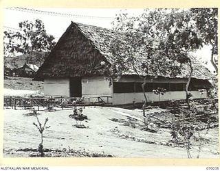 PORT MORESBY, NEW GUINEA. 1944-01-22. THE OFFICE HUT OF DEPUTY DIRECTOR ORDNANCE SERVICE, HEADQUARTERS, NEW GUINEA FORCE