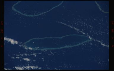 STS050-11-022 - STS-050 - Earth observation scenes of the north central Tuamotu Archipelago.