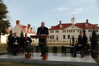 [Assignment: 48-DPA-01-12-09_SOI_K_Mt_Vernon] Visit of Secretary Dirk Kempthorne to Mount Vernon Estate and Gardens, Mount Vernon, Virginia, [for touring and announcement of the U.S. nomination of the George Washington home, along with the Papahanaumokuakea Marine National Monument in Hawaii, for inclusion on the United Nations Educational, Scientific, and Cultural Organization's (UNESCO's) World Heritage List. Joining Secretary Kempthorne for the announcement was James Rees, Executive Director of the Mount Vernon Estate and Gardens.] [48-DPA-01-12-09_SOI_K_Mt_Vernon_IOD_9409.JPG]