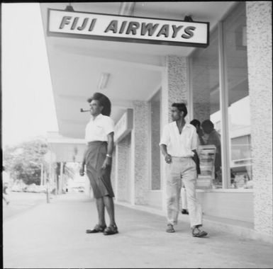 Leone in front of Fiji Airways office, Fiji, 1966, 2 / Michael Terry
