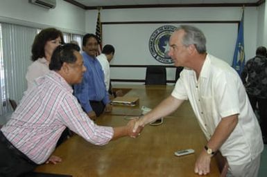 [Assignment: 48-DPA-SOI_K_Saipan_6-5-07] Pacific Islands Tour: Visit of Secretary Dirk Kempthorne [and aides] to Saipan Island, of the Commonwealth of the Northern Mariana Islands [48-DPA-SOI_K_Saipan_6-5-07__DI10557.JPG]