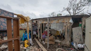 Aid agencies warn the risk of hunger and disease is growing in Vanuatu