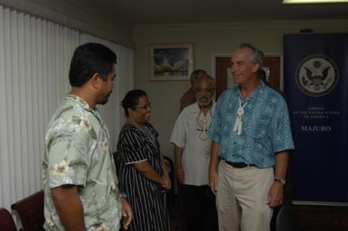 [Assignment: 48-DPA-SOI_K_Majuro_6-11-12-07] Pacific Islands Tour: Visit of Secretary Dirk Kempthorne [and aides] to Majuro Atoll, of the Republic of Marshall Islands [48-DPA-SOI_K_Majuro_6-11-12-07__DI14819.JPG]