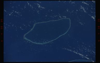 STS050-11-023 - STS-050 - Earth observation scenes of the north central Tuamotu Archipelago.