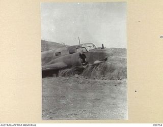 PORT MORESBY, NEW GUINEA. 1942-09-14. AN AIRSPEED OXFORD AIRCRAFT CARRYING PASSENGERS WHICH CRASH LANDED NEAR 7 MILE AERODROME