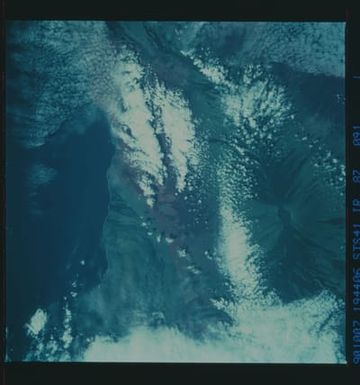 S41-87-091 - STS-041 - STS-41 earth observations