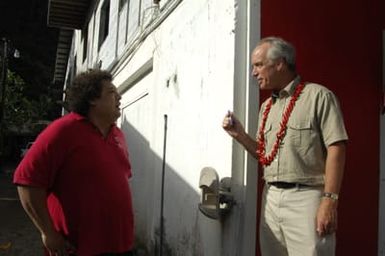 [Assignment: 48-DPA-SOI_K_Amer_Sam] Pacific Islands Tour: Visit of Secretary Dirk Kemmpthorne [and aides] to American Samoa, U.S. Territory [48-DPA-SOI_K_Amer_Sam__DI15318.JPG]