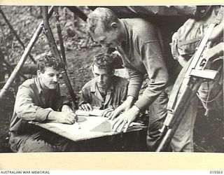 1943-08-14. NEW GUINEA. MOUNT TAMBU. HEADQUARTERS OF AN AMERICAN BATTERY ON MOUNT TAMBU, WHICH HAS PROVED OF INVALUABLE HELP TO THE ALLIED TROOPS IN THIS AREA. CORPORAL JOHN GOODWIN OF IDAHO FALLS ..