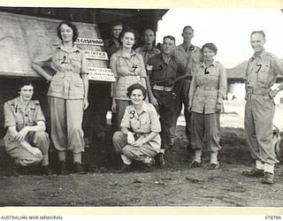 BOUGAINVILLE ISLAND. 1945-01-29. VX38 MAJOR M.B. DUNCAN, REGISTRAR, 21ST AUSTRALIAN GENERAL HOSPITAL (7) WITH MEMBERS OF THE AUSTRALIAN ARMY MEDICAL WOMEN'S SERVICE AND ADMINISTRATIVE STAFF OUTSIDE ..