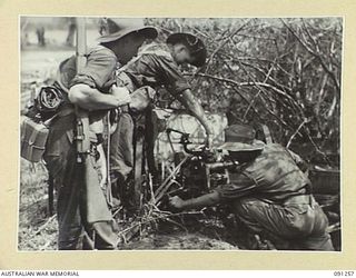 KALIMBOA, AITAPE-WEWAK SECTOR, NEW GUINEA. 1945-04-26. MEMBERS OF A COMPANY, 2/3 INFANTRY BATTALION EXAMINING A JAPANESE 37 MM GUN WHICH FIRED ON A 2/4 ARMOURED REGIMENT MATILDA TANK DURING THE ..