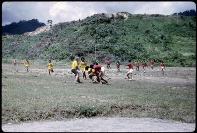 Football game (Arawa?) (2) : Bougainville Island, Papua New Guinea, April 1971 / Terence and Margaret Spencer