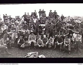 LANGEMAK AREA, NEW GUINEA. 1943-11-02. GROUP PORTRAIT OF OFFICERS AND MEN OF THE 4TH AUSTRALIAN INFANTRY BRIGADE ON THE BEACH AT SIMBANG