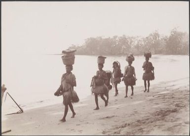 Guadalcanar women carrying baskets on their heads, Solomon Islands, 1906, 2 / J.W. Beattie