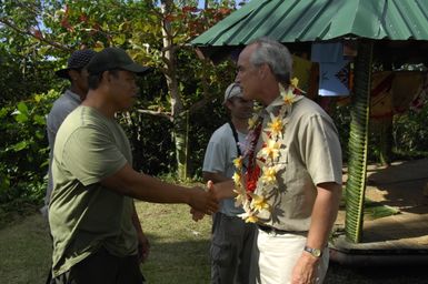 [Assignment: 48-DPA-SOI_K_Amer_Sam] Pacific Islands Tour: Visit of Secretary Dirk Kemmpthorne [and aides] to American Samoa, U.S. Territory [48-DPA-SOI_K_Amer_Sam__DI15266.JPG]