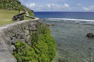 [Assignment: 48-DPA-SOI_K_Guam_6-6-7-07] Pacific Islands Tour: Visit of Secretary Dirk Kempthorne [and aides] to Guam, U.S. Territory [48-DPA-SOI_K_Guam_6-6-7-07__DI11085.JPG]