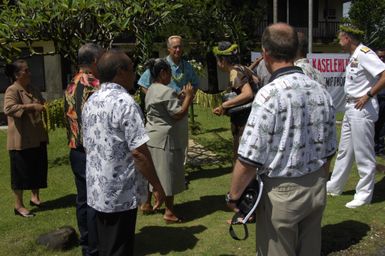 [Assignment: 48-DPA-SOI_K_Pohnpei_6-10-11-07] Pacific Islands Tour: Visit of Secretary Dirk Kempthorne [and aides] to Pohnpei Island, of the Federated States of Micronesia [48-DPA-SOI_K_Pohnpei_6-10-11-07__DI13716.JPG]