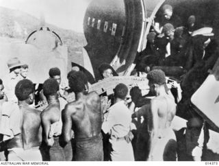 1943-03-03. PAPUA. JAPANESE UNSUCCESSFULLY ATTACK WAU. 25 POUNDERS FLOWN IN ARE UNLOADED AT WAU AERODROME. AT THIS STAGE THE JAPANESE WERE ONLY A SHORT DISTANCE FROM THE AERODROME. THESE GUNS WERE ..