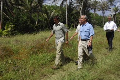 [Assignment: 48-DPA-SOI_K_Guam_6-6-7-07] Pacific Islands Tour: Visit of Secretary Dirk Kempthorne [and aides] to Guam, U.S. Territory [48-DPA-SOI_K_Guam_6-6-7-07__DI12148.JPG]