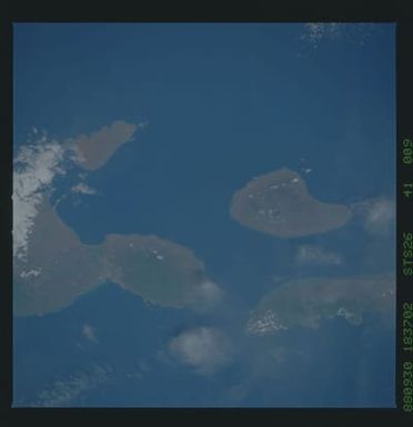 S26-41-009 - STS-026 - STS-26 earth observations
